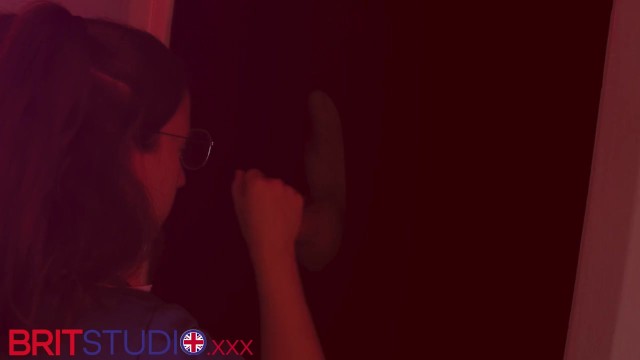 Adolescente cena da bombom