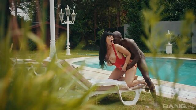 La tentatrice Valentina Ricci en vedette dans pornographie longues jambes