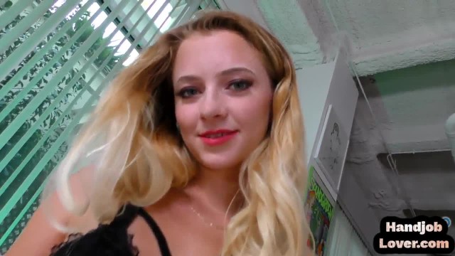 Varoa em lingerie filmagem no Finishes The Job