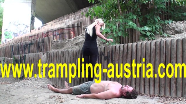 La destacada Princess Paris - tráiler de fetiche - Trampling Austria