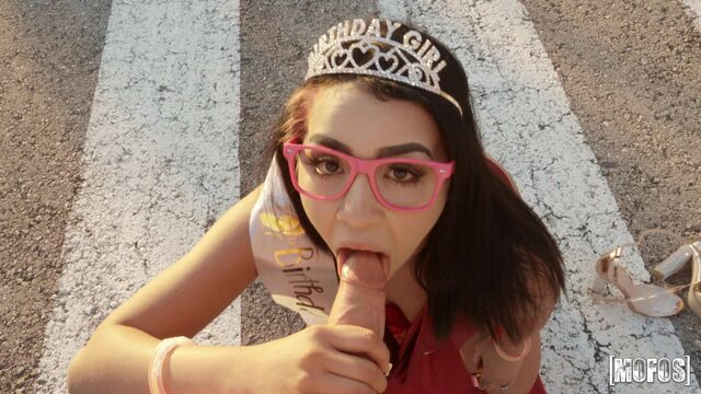 Public Pickups presenta clip ragazzina con Kitty Love