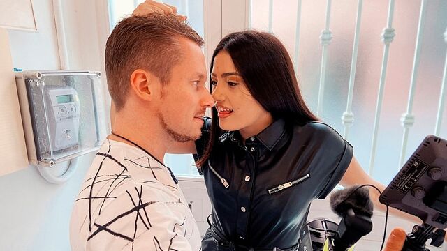 Película de la exótica Penelope de de cerca 