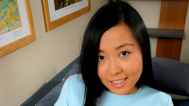 Acción de juguetes anales con Yung