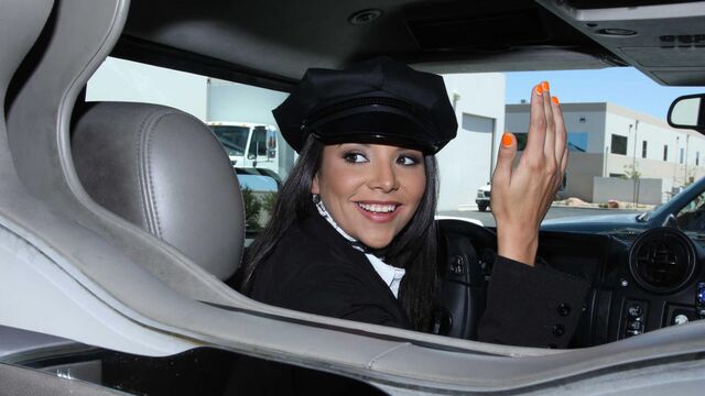 Bell'aspetto Missy Martinez in trailer auto