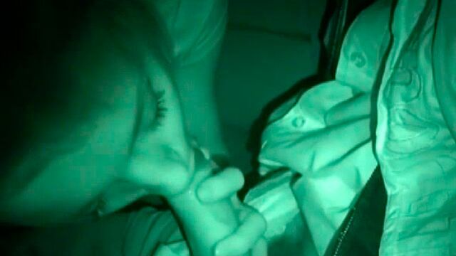 Sexe de brunette avec la stupéfiante Nicky de Young Libertines