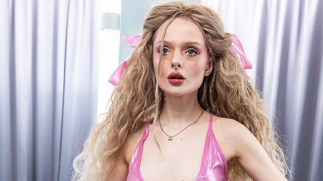 Peitos pequenos trailer da ninfeta