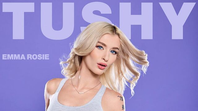 Divina Emma Rosie in scena scopata laterale