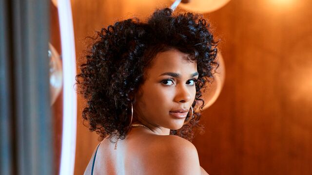 Apimentada Alina Ali estrelando em peitos naturais filmagem