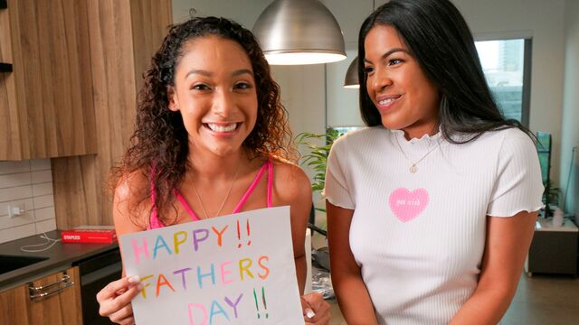 Unschuldige Maya Farrell und Sarah Lace in der Hauptrolle in Teenie Sexfilm