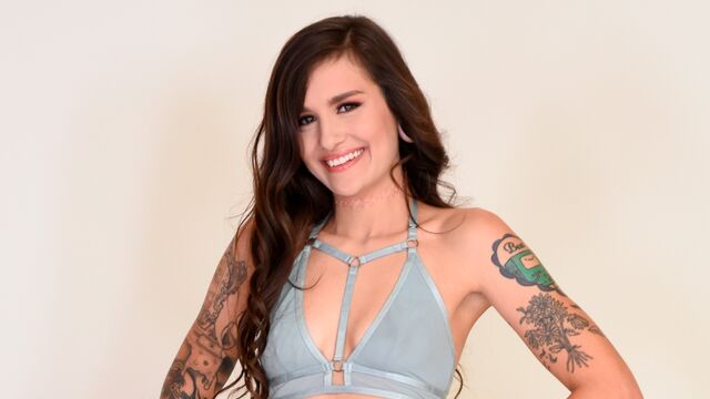 Xxx de la zorrita Luna de cabello marrón 