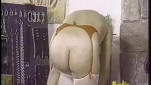 Erotic Female Domination présente scène bondage de chaude lapine