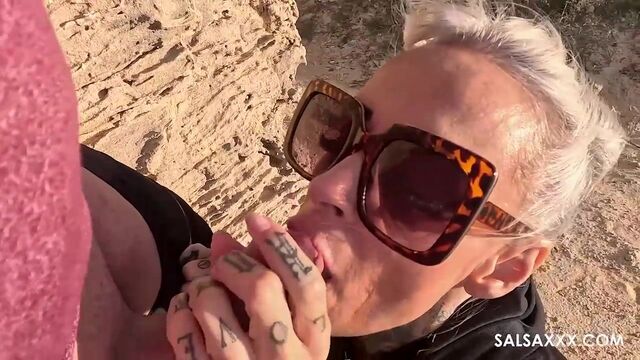 Salsa XXX présente pornographie cow-girl de Sophie Logan