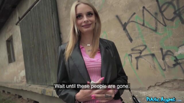 Nasse Naomi's Blondine XXX-Clip