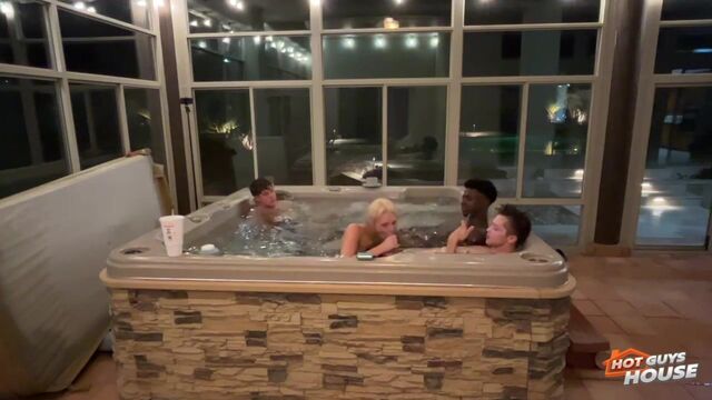 Videata ragazzina con lussuriosa Ellie Smoke di Hot Guys Fuck