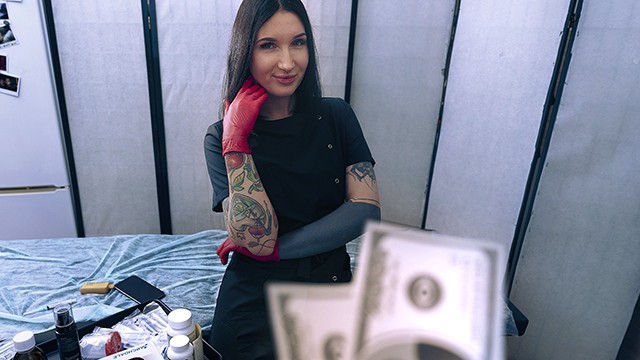 Macia Chriss Tenson e Keokistar em boquete pornografia