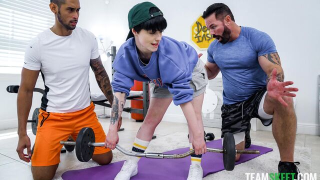 Fascinante Decay Raee em metendo de lado delícia