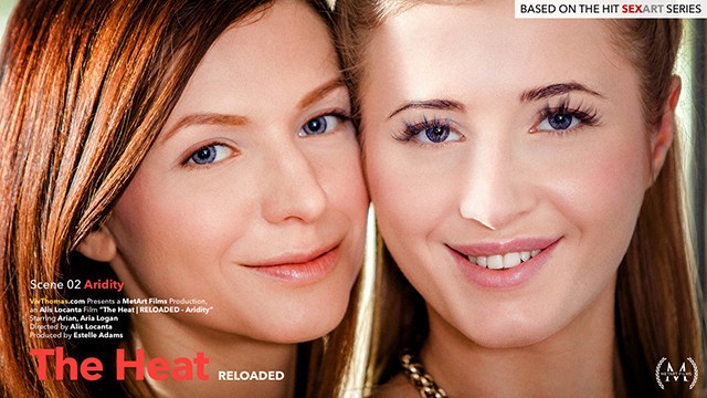 Viv Thomas presenta oscenità mani nella figa con Aria Logan