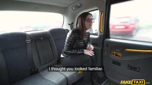 Película de la talentosa Jenifer de cabello largo 