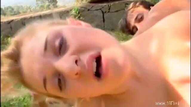 Vivida Dana in trailer depilata