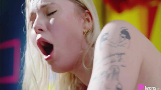 5K Teens featuring Mimi Cica's straight hair scene