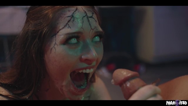 Boa Octavia Red e Anna Claire Clouds - tetas grandes filmagem - Parasited