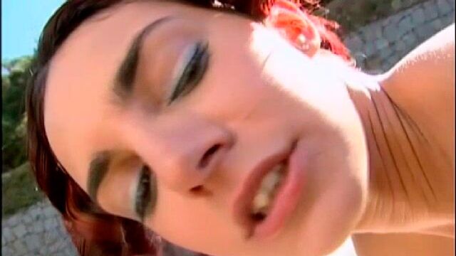 Peitos de tamanho médio filme da Lexie e Melody