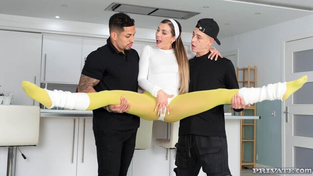 मनमोहक Valeria Fuentes - मध्यम आकार के स्तन लिंग - Anal Introductions