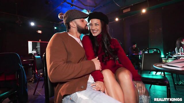 La dévouée Evelin Stone en vedette dans scène Sexe oral