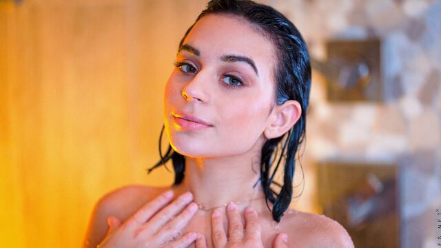 Solo Fickfilm mit unnahbarer Aria Valencia von Nubiles.net