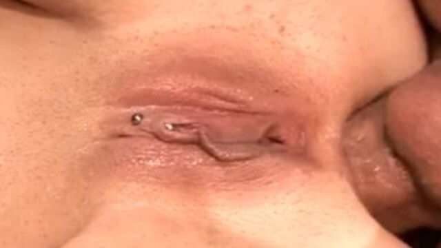 Scène de pipe avec la lubrique Bella E de Real Anal Stories