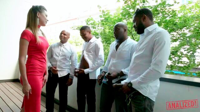 La enamorada Paulina Soul en escena de tetas grandes