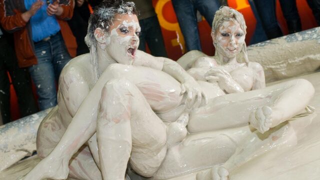 La zorrita Stella Delcroix y Terri Summers - tráiler de estilo perrito - Private Stars