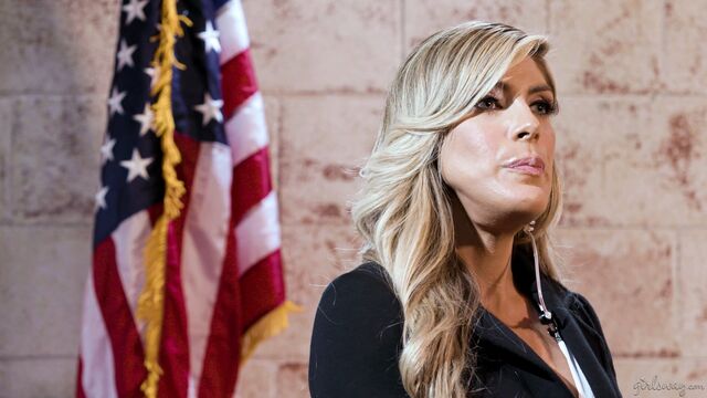 Aristocratic Ellie Lilly and Jamie Michelle's oral porn