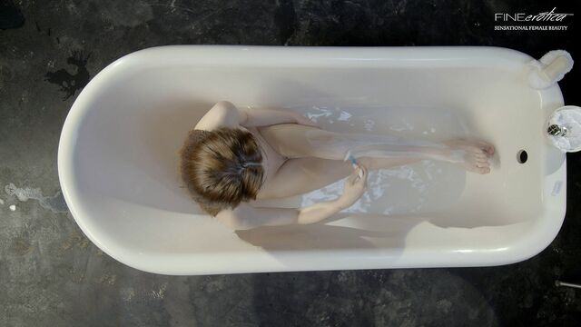 भावुक Lilian - किशोर वीडियो - Fine Erotica