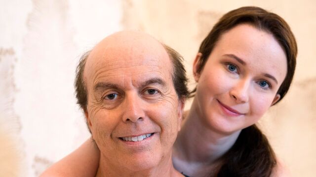 बूढ़ा बनाम जवान वीडियो Beauty and the Senior से दीप्तिमान Sweetie Plum के साथ