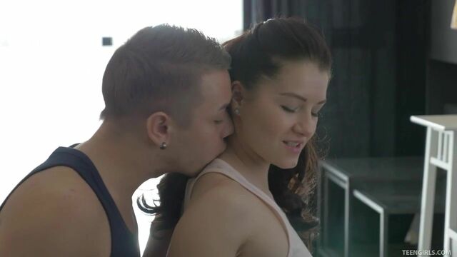 चुदाई की भूखी Bailey का दुबला-पतला अश्लील साहित्य