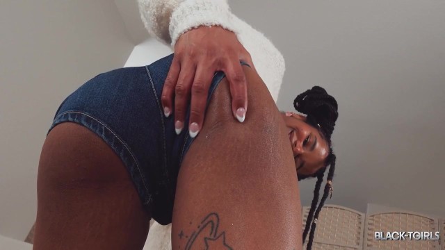 Black TGirls présente séquence star du porno de Cloudy Vi