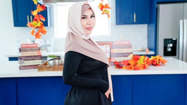 Seducentissima Tokyo Lynn - scena pelosa - Hijab Hookup