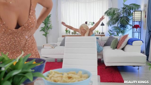 उदात्त Rachel Starr और Phoenix Marie में अभिनय किया मौखिक वीडियो