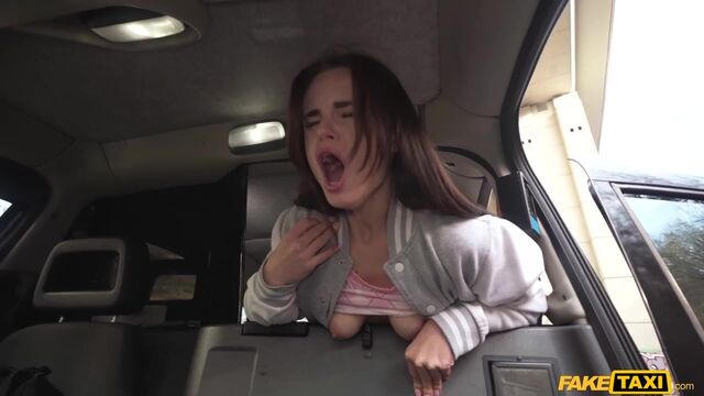 Pornografía de polla grande protagonizado por la curvilínea Olivia Zlota