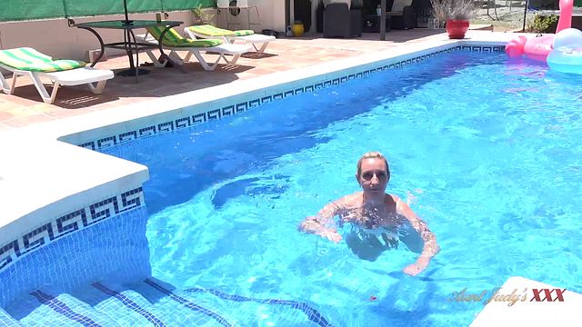 Contenu femme en solo de l'admirable  bonasse 