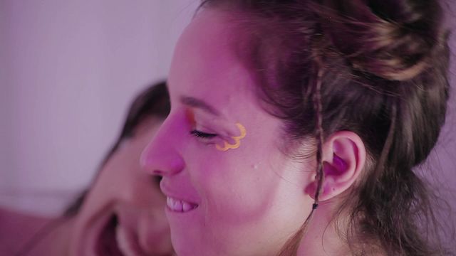 Porno de rondelette avec l'harmonieuse gonzesse de Quente Club