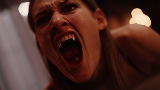 Porno fetish con giocosa Tiffany Tatum e Leana Lovings di Vampired