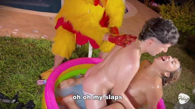 Pelaje Mix featuring wench's granny clip