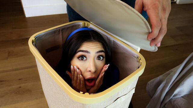 मिशनरी चित्र Exxxtra Small से उत्तेजना का संचार Amber Summer के साथ