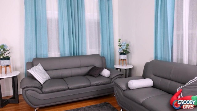 Senhora em cu ação no Grooby Girls