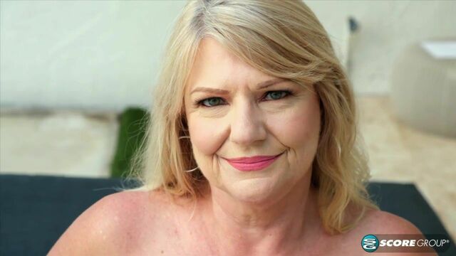Auffordernde Mia Magnusson - Strippen Sexfilm - Mature