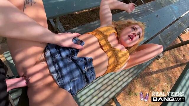 Aufregende Penelope Snaps in Lange Haare XXX-Clip