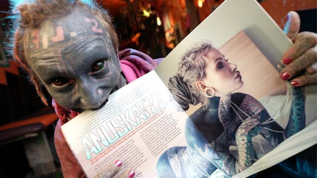 Vivida Anuskatzz - clip capelli rossi - Dirty Dreaz