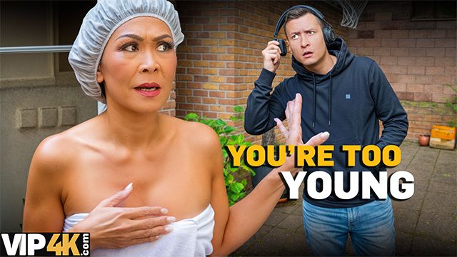 Gewandte Charlie Dean in Pornostar Film